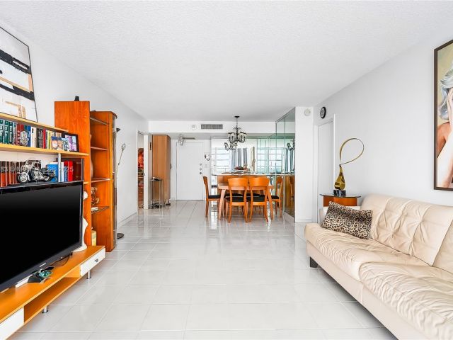 2-bedroom condo for sale in Sunny Isles Beach - 301 174th St 2208 - MondialRealty