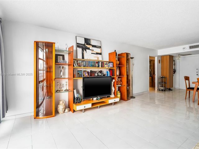 2-bedroom condo for sale in Sunny Isles Beach - 301 174th St 2208 - MondialRealty