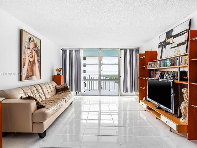 2-bedroom condo for sale in Sunny Isles Beach - 301 174th St 2208 - MondialRealty