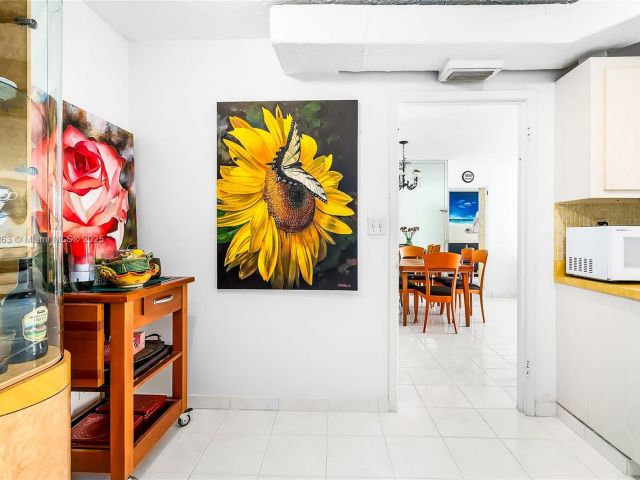 2-bedroom condo for sale in Sunny Isles Beach - 301 174th St 2208 - MondialRealty