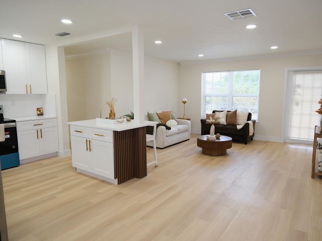 Home for sale at 1084 SW 4th Avenue - photo 6752081