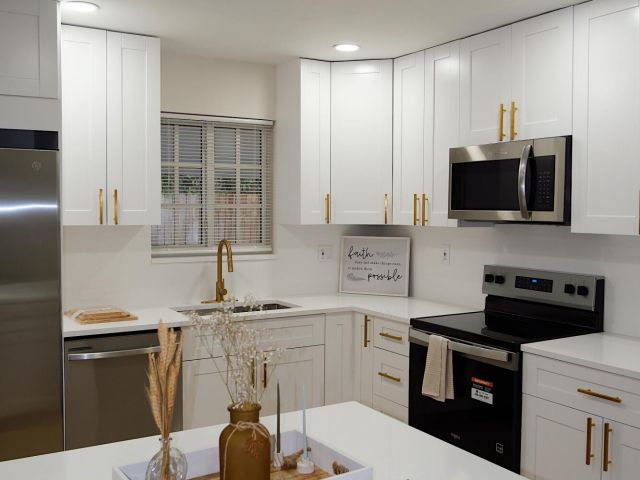 Home for sale at 1084 SW 4th Avenue - photo 6752087