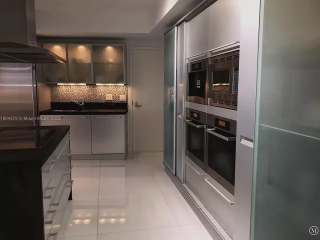 2-bedroom condo for sale in Sunny Isles Beach - 18201 Collins Ave 5104 - MondialRealty