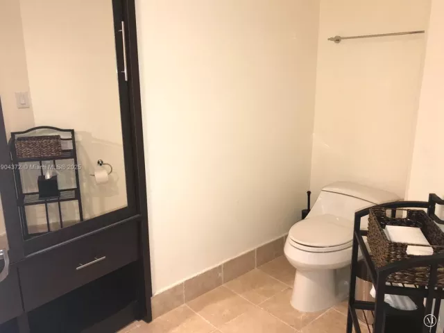 2-bedroom condo for sale in Sunny Isles Beach - 18201 Collins Ave 5104 - MondialRealty