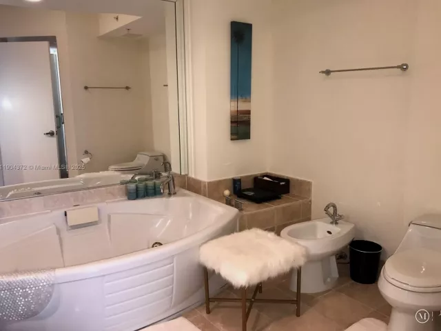 2-bedroom condo for sale in Sunny Isles Beach - 18201 Collins Ave 5104 - MondialRealty
