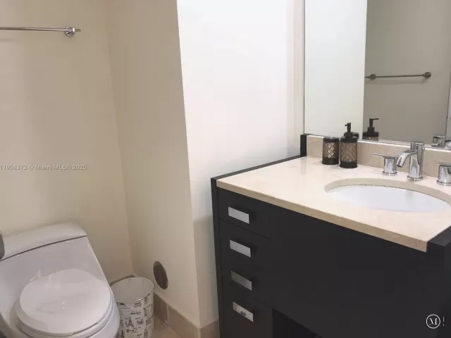 2-bedroom condo for sale in Sunny Isles Beach - 18201 Collins Ave 5104 - MondialRealty