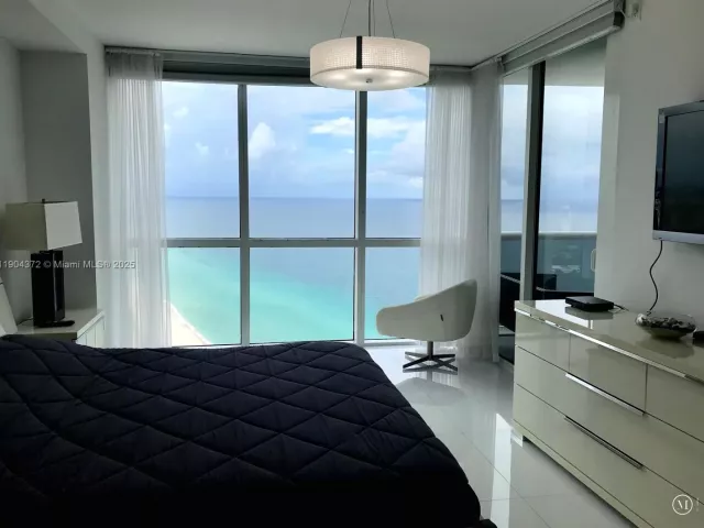 2-bedroom condo for sale in Sunny Isles Beach - 18201 Collins Ave 5104 - MondialRealty