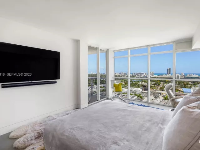 1-bedroom condo for sale in Miami Beach - 1800 Sunset Harbour Dr 2105 - MondialRealty