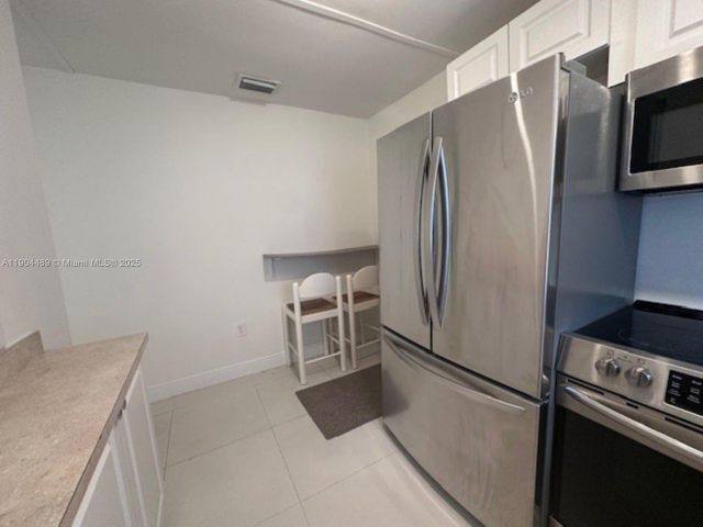 3-bedroom home for rent in Fort Lauderdale - 2898 NW 6th Ct - MondialRealty
