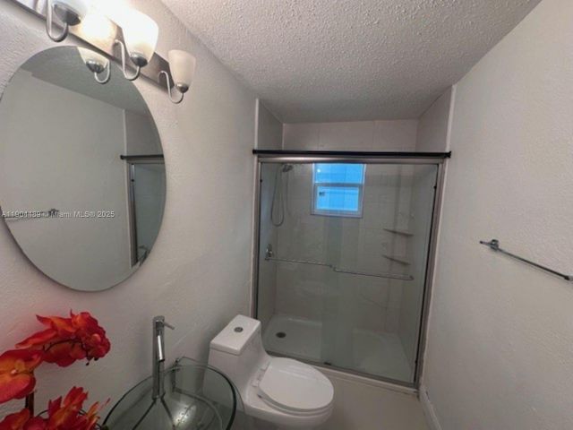 3-bedroom home for rent in Fort Lauderdale - 2898 NW 6th Ct - MondialRealty