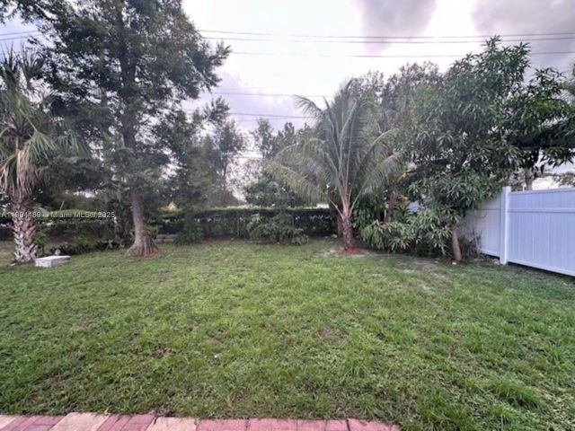 3-bedroom home for rent in Fort Lauderdale - 2898 NW 6th Ct - MondialRealty
