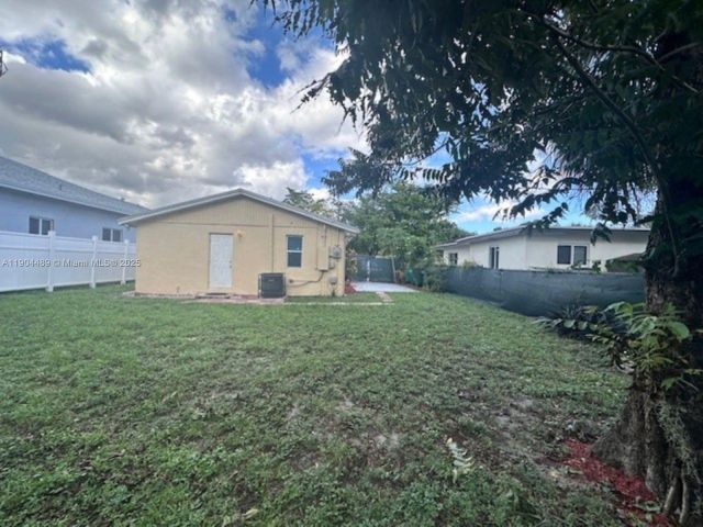 3-bedroom home for rent in Fort Lauderdale - 2898 NW 6th Ct - MondialRealty