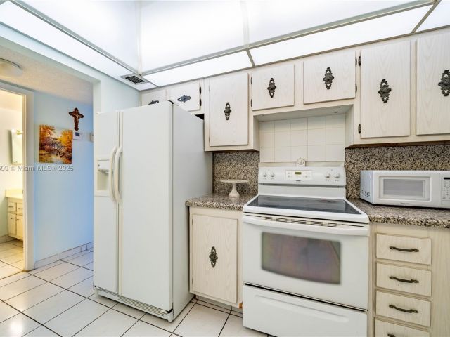 Apartment for rent  Unit #508 - photo 7446973