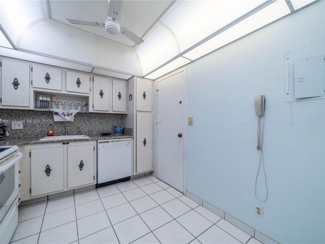 Apartment for rent  Unit #508 - photo 7446974