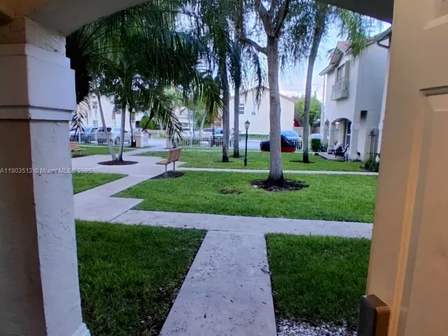 3-bedroom home for sale in Pembroke Pines - 10830 NW 8th St - MondialRealty