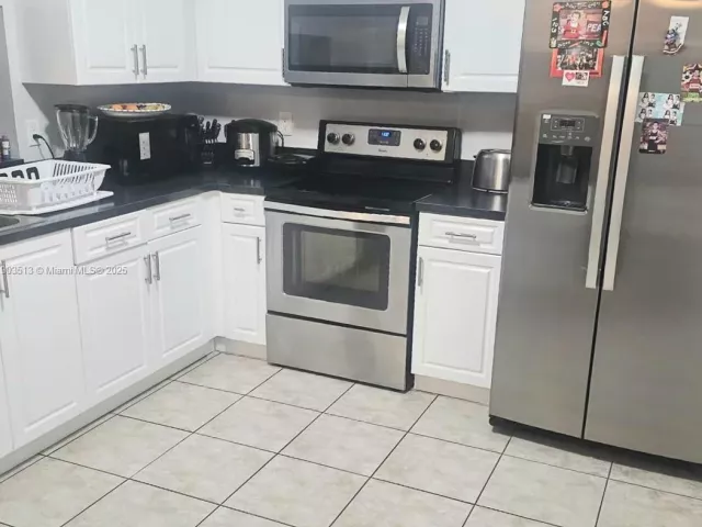 3-bedroom home for sale in Pembroke Pines - 10830 NW 8th St - MondialRealty