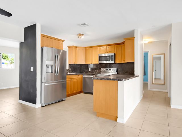 Home for sale at 325 SE 10th Court - photo 6857865