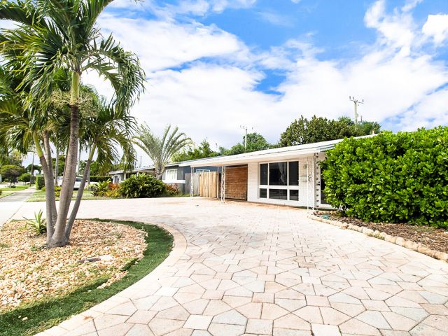 Home for sale at 325 SE 10th Court - photo 6857870