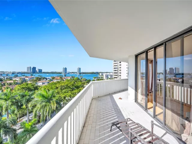 4-bedroom condo for sale in Aventura - 2000 Island Blvd 806 - MondialRealty