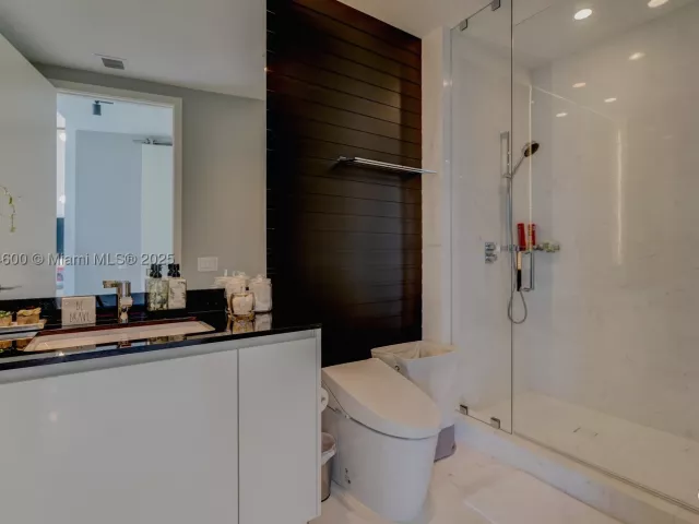 3-bedroom condo for rent in Sunny Isles Beach - 18555 Collins Ave 2403 - MondialRealty
