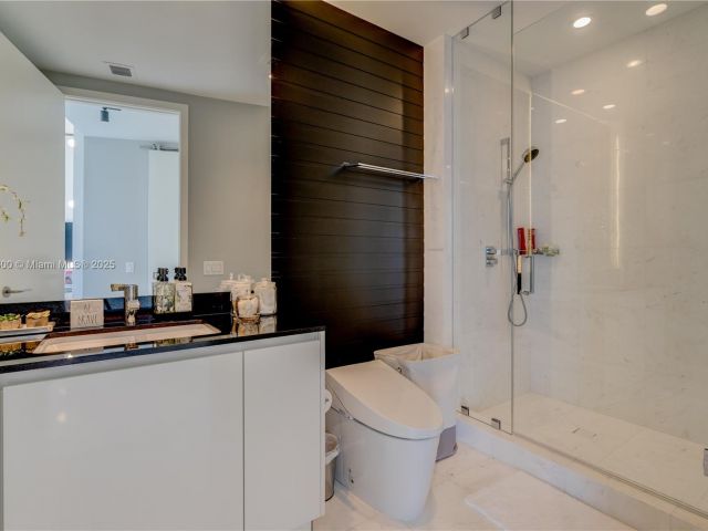 Apartment for rent  Unit #2403 - photo 6720365