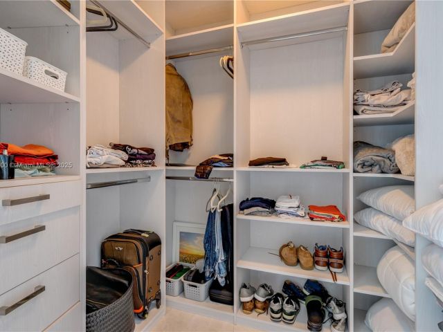 Apartment for rent  Unit #2403 - photo 6720366