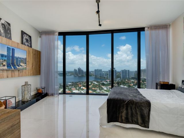 Apartment for rent  Unit #2403 - photo 6720369