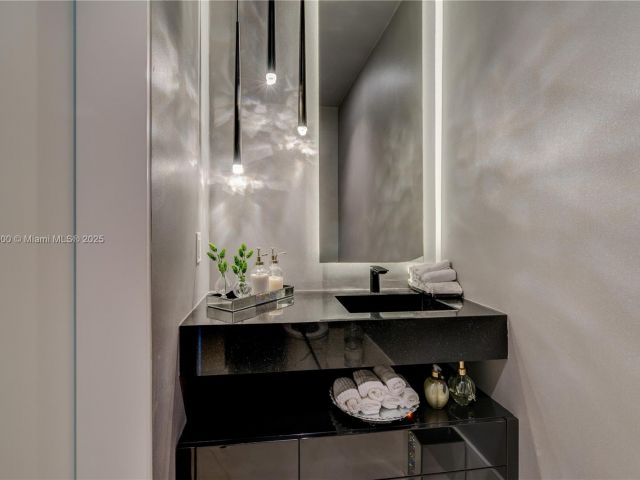 Apartment for rent  Unit #2403 - photo 6720370