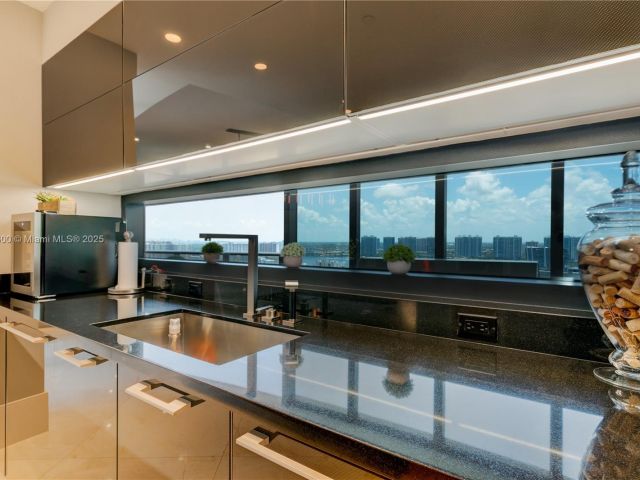 Apartment for rent  Unit #2403 - photo 6720374