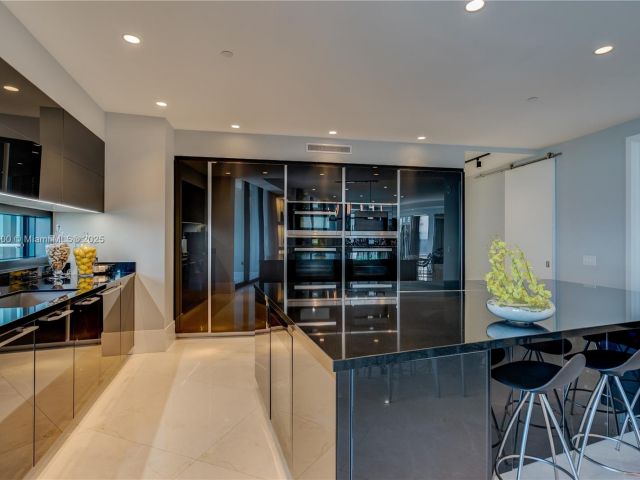 Apartment for rent  Unit #2403 - photo 6720375