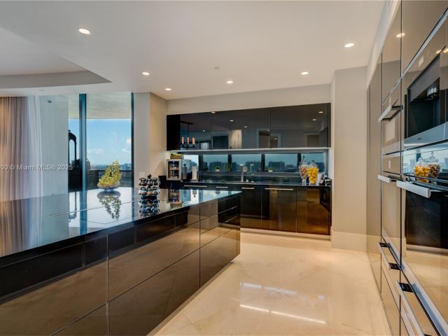 Apartment for rent  Unit #2403 - photo 6720377