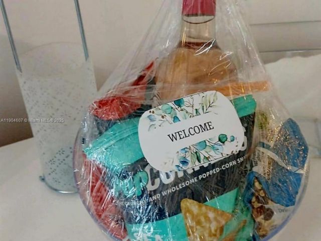 condo for rent in Miami Beach - 5445 Collins Ave 617 - MondialRealty