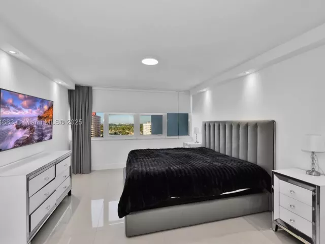 2-bedroom condo for sale in Hallandale Beach - 3140 S Ocean Dr 1011 - MondialRealty