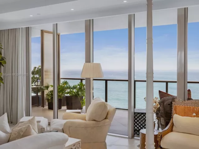 6-bedroom condo for sale in Bal Harbour - 9705 Collins Ave 2102N - MondialRealty