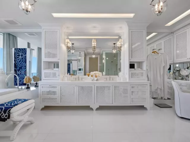 6-bedroom condo for sale in Bal Harbour - 9705 Collins Ave 2102N - MondialRealty