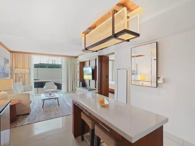 1-bedroom condo for rent in Miami Beach - 6801 Collins Ave 517 - MondialRealty