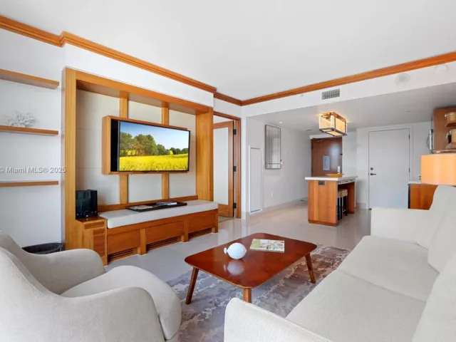 1-bedroom condo for rent in Miami Beach - 6801 Collins Ave 517 - MondialRealty