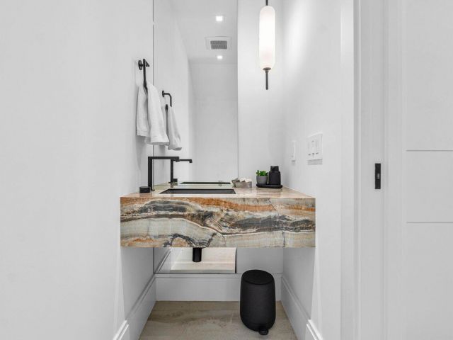 Home for rent at 512 NE 7th Avenue - photo 6719814