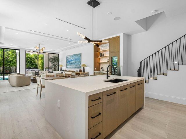 Home for rent at 512 NE 7th Avenue - photo 6719822