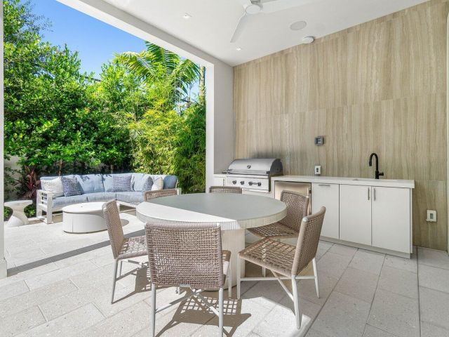 Home for rent at 512 NE 7th Avenue - photo 6719824