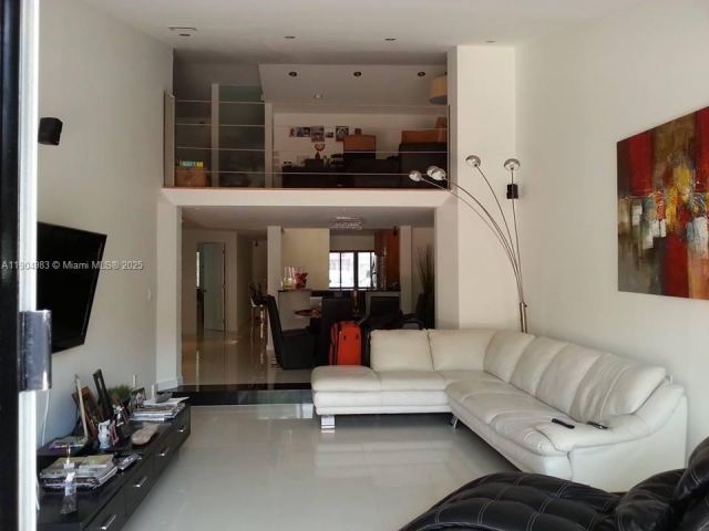 3-bedroom home for rent in Miami - 546 NE 199th Ln 4W - MondialRealty