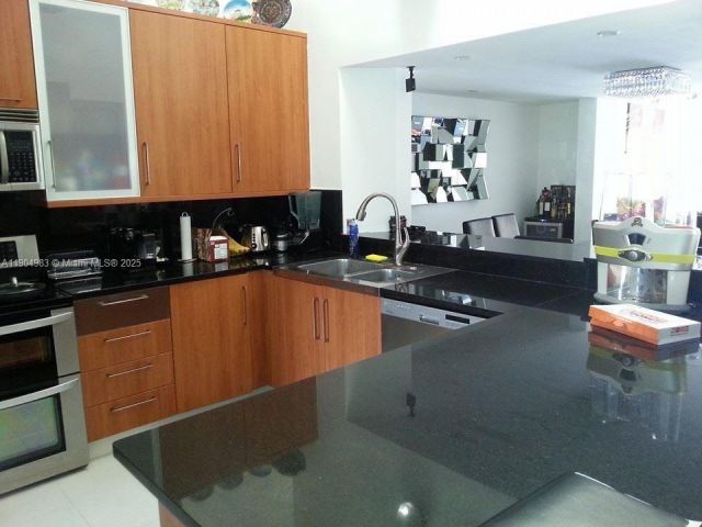 3-bedroom home for rent in Miami - 546 NE 199th Ln 4W - MondialRealty