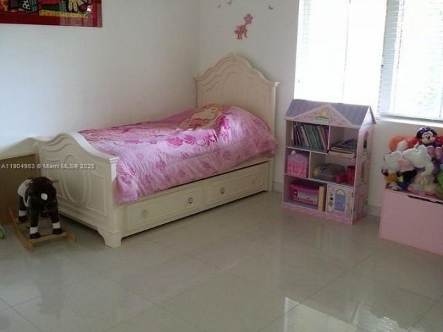 3-bedroom home for rent in Miami - 546 NE 199th Ln 4W - MondialRealty