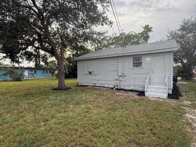 Home for rent at 33 SW 12th Avenue - photo 6919174