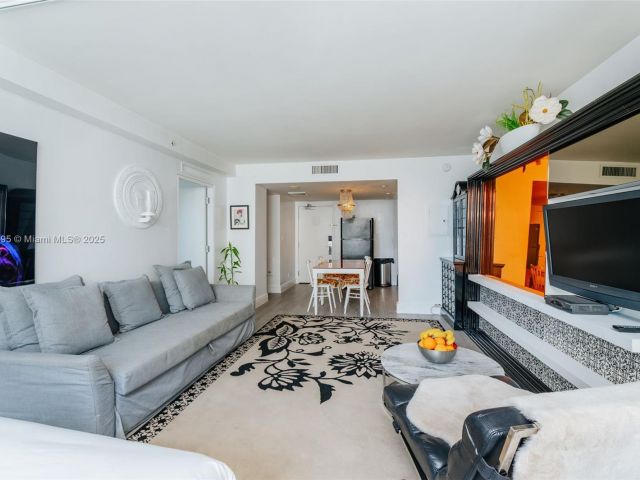 Apartment for sale  Unit #1004 - photo 6724129