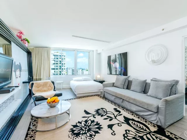 1-bedroom condo for sale in Miami Beach - 1100 West Ave 1004 - MondialRealty