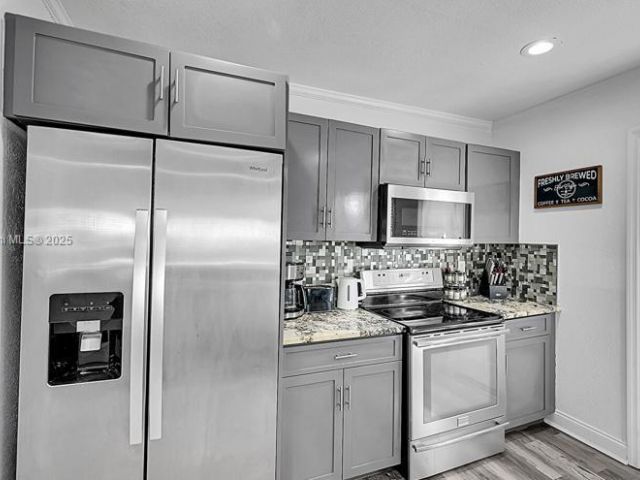 2-bedroom home for sale in West Palm Beach - 422 49th St - MondialRealty