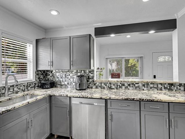 2-bedroom home for sale in West Palm Beach - 422 49th St - MondialRealty