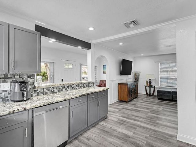 2-bedroom home for sale in West Palm Beach - 422 49th St - MondialRealty