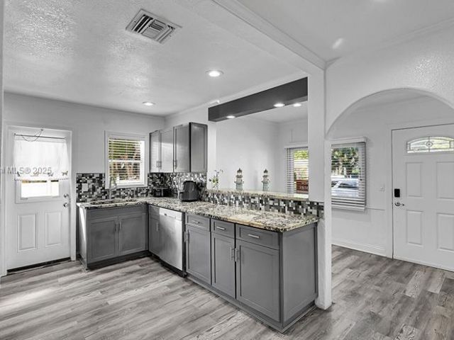 2-bedroom home for sale in West Palm Beach - 422 49th St - MondialRealty